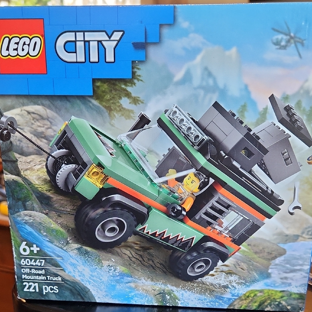LEGO City Adventure Truck - Green and Black